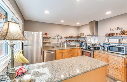 Black Mountain House | Cozy Hideaway w/Grill, 17 Mi to Asheville