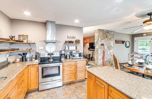 Black Mountain House | Cozy Hideaway w/Grill, 17 Mi to Asheville