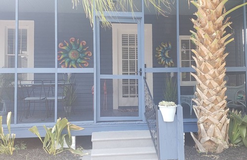 East Biloxi House | Cozy historic 3bd/2 w/screened porch in palms. Steps to white sand beach.