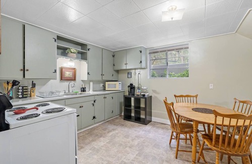 Boise House | Cozy Holiday Hideaway | King Bed | Free Parking