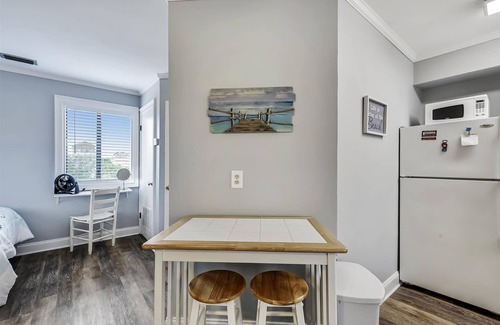 Holiday Beach Condo | Cozy Holiday Hideaway, Sleeps 4! Steps to the Beach! Renovated