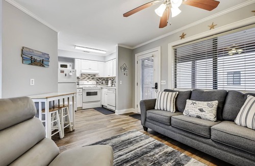 Holiday Beach Condo | Cozy Holiday Hideaway, Sleeps 4! Steps to the Beach! Renovated