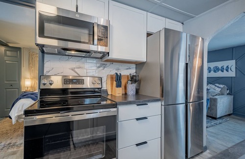 Appleton House | Cozy Home Fenced Yard Fully Furnished in Quite Neighborhood
