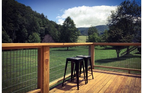 Sugar Grove House | Cozy Home - Fisherman's Dream!