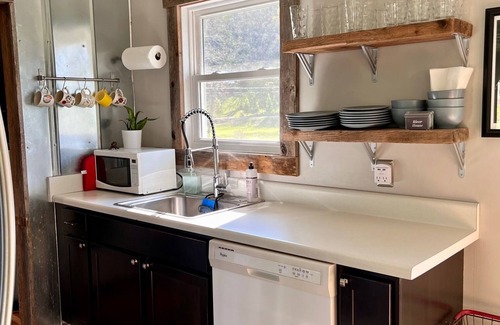 Sugar Grove House | Cozy Home - Fisherman's Dream!
