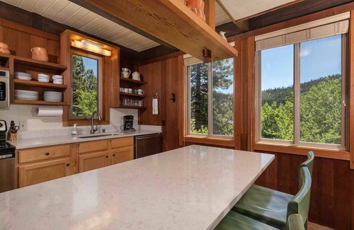 Olympic Valley House | Cozy Home for Vacation in Squaw