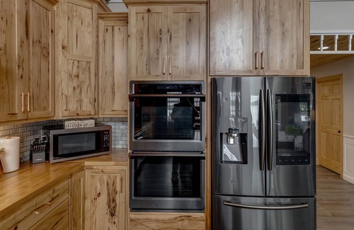 Brainerd House | Cozy Home, Hot Tub, Dock, Kayaks, Swimming, Fishing, Pub in Walking Distance