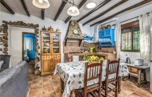 Algatocin House | Cozy Home In Algatocin With Kitchenette