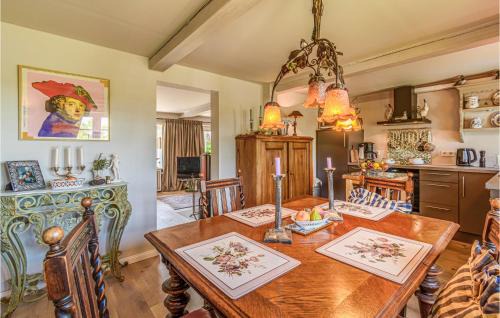 Broderswarft House | Cozy Home In Dagebüll With Kitchen