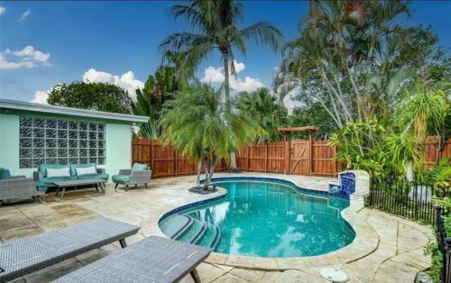 Middle River Terrace House | Cozy home in Ft Lauderdale with a heated pool