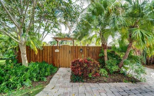Middle River Terrace House | Cozy home in Ft Lauderdale with a heated pool