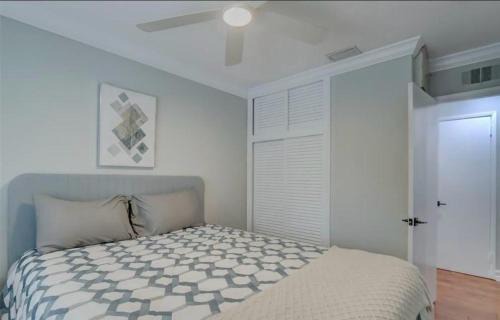 Middle River Terrace House | Cozy home in Ft Lauderdale with a heated pool