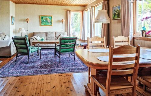 Lyngdal House | Cozy Home In Lyngdal With Kitchen