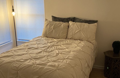 Arlington House | Cozy Home in Quiet, Safe Neighborhood