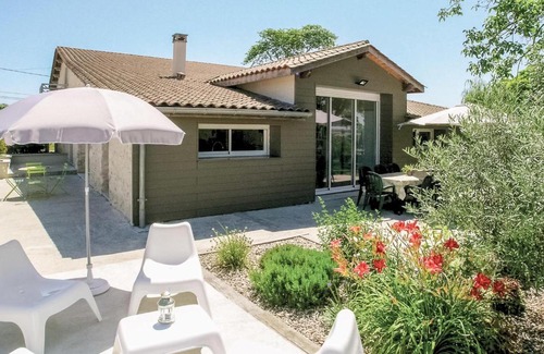Saint-Aubin-de-Cadelech House | Cozy Home In Staubin De Cadeleche