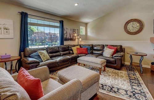 West Jordan House | Cozy home in West Jordan. 4 BR, 3 Bath, Ping Pong, Full Kitchen, Fruit Trees