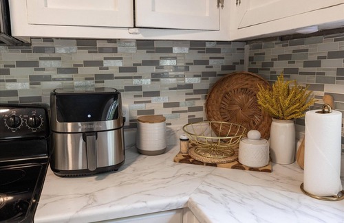 Sevierville House | Cozy Home, Minutes to Soaky Mountain & Convention Center, Hot Tub, Pet-friendly