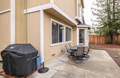 Windsor House | Cozy home minutes to wineries and Russian River