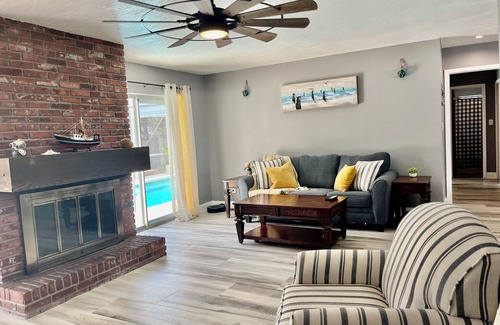 Tarpon Springs House | Cozy home near beautiful beaches with private pool.