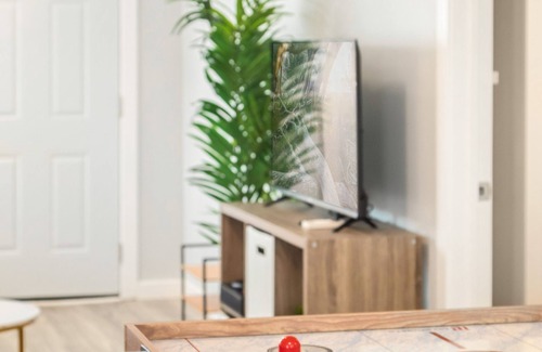 Fullerton House | Cozy Home near Downtown & 12 min to Disneyland