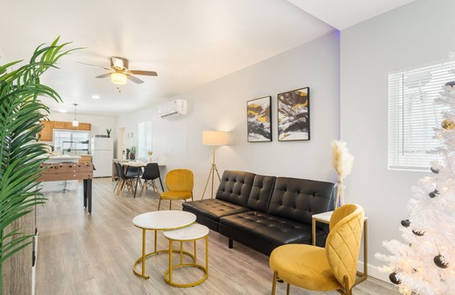 Fullerton House | Cozy Home near Downtown & 12 min to Disneyland