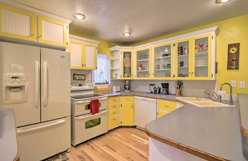 Salmon House | Cozy Home w/Hot Tub: Half Mi to Salmon River!