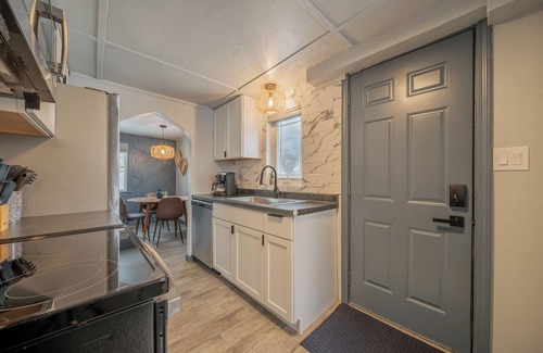 Appleton House | Cozy Home w/Large Yard Near Appleton & Neenah