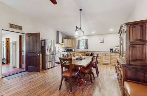 Angel Fire Cabin | Cozy home with gas fireplace and private washer/dryer - close to skiing