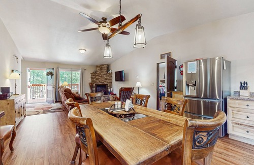 Angel Fire Cabin | Cozy home with gas fireplace and private washer/dryer - close to skiing