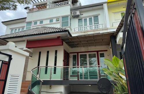 George Town House | Cozy Homestay in Karpal Singh
