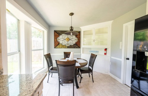 Clodine House | Cozy & Homey ~ ♛Queen Beds ~ ☀Patio ~ Free Parking