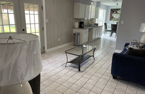 Clodine House | Cozy & Homey ~ ♛Queen Beds ~ ☀Patio ~ Free Parking