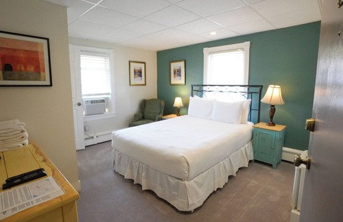 Ventnor City Hotel | Cozy Hotel Room 250 feet from the boardwalk and beach.