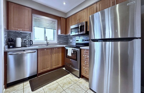 Barrie House | Cozy house at south end Barrie