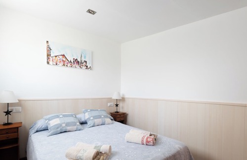 Nigran House | Cozy house for 3 w/ parking 5 min. from the beach