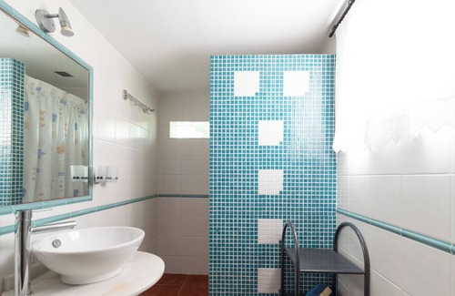 Nigran House | Cozy house for 3 w/ parking 5 min. from the beach