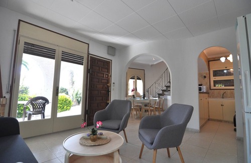 Empuriabrava Ski Chalet | Cozy House in Empuriabrava, Costa Brava! 4 Bedrooms, Near the Beach, Garden, Barbecue. Book now!