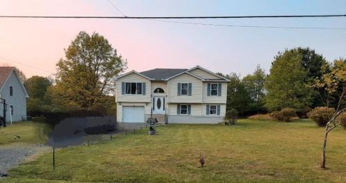 Long Pond Apartment | Cozy House in Long Pond 3 bedrooms 10 people