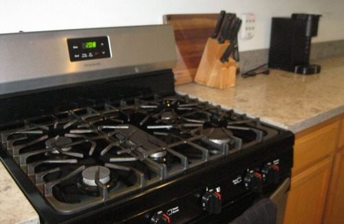 Arlington House | Cozy House with Fully Fenced & AC & Garage for Long & Short Term Rental