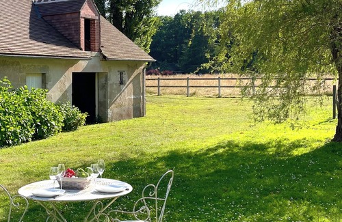 Combreux House | Cozy House with Shared Pool & Tennis Court – Near Chateaux de la Loire