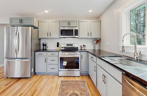 Black Mountain House | Cozy in-town house w/central a/c, shared pond, enclosed yard, w/d, wifi, cable