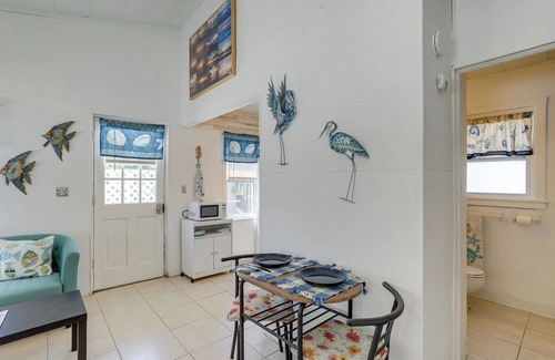 Indian Rocks Beach Cottage | Cozy Indian Rocks Beach Cottage: Steps to Seawall!