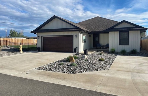 Cody House | Cozy, inviting home with great access to Yellowstone Park and Bighorn Basin area