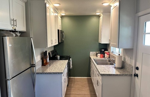 Chico House | Cozy King BnB near Bidwell Park