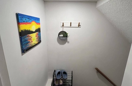 Richmond Hill House | Cozy King size Bedroom with Private Bathroom
