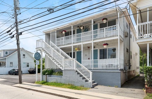 Old Orchard Beach Apartment | Cozy King Suite Steps to the Beach 441