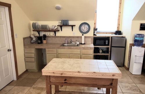 Bastrop Apartment | Cozy King Suite with WiFi, AC in lovely Bastrop!