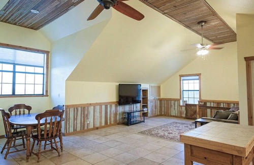 Bastrop Apartment | Cozy King Suite with WiFi, AC in lovely Bastrop!