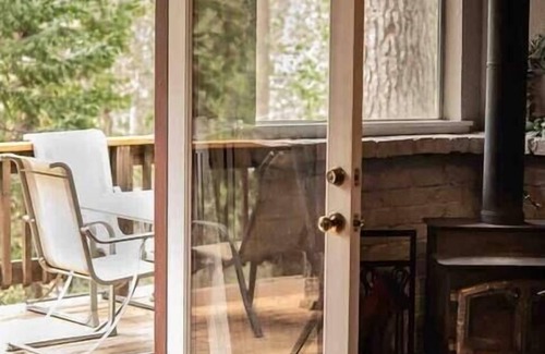 Arnold Cabin | Cozy Lake Cottage Retreat Nestled in the Forest