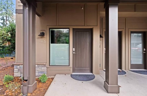 Walluga Apartment | Cozy Lake Oswego Studio Apartment